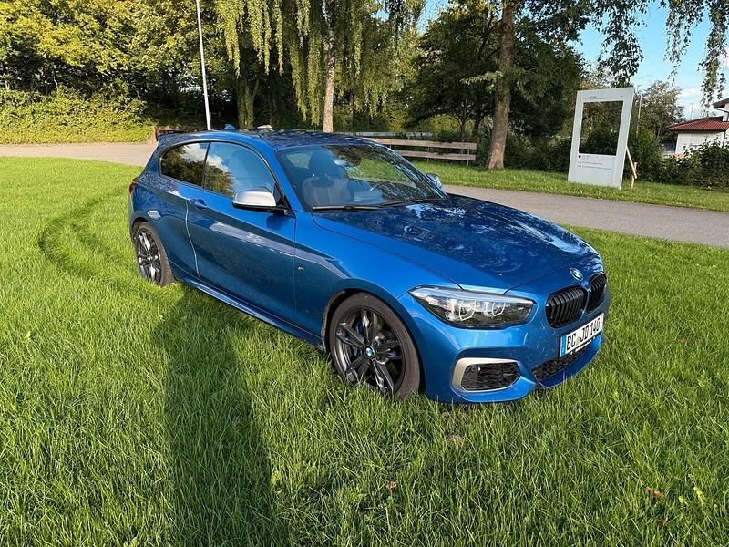 Blau Gebraucht 2018 BMW M140 M Sport Kleinwagen | 28.999 € (Fairer Preis) - Bild 1/4