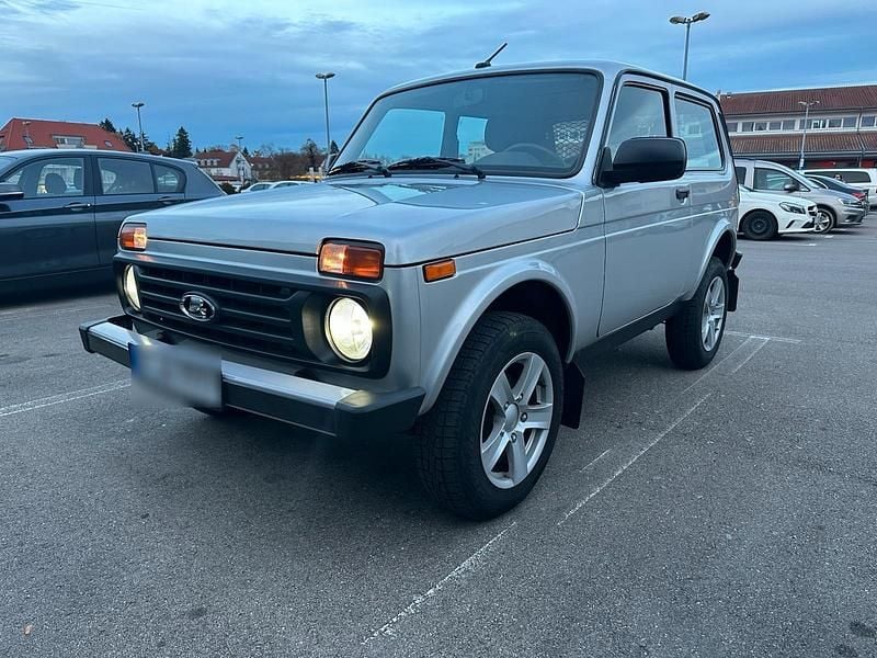 Silber Gebraucht 2021 Lada niva SUV | 13.999 € (Guter Preis) - Bild 1/4