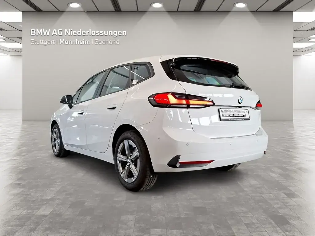 Gebraucht BMW 216 Active Tourer 122 PS (89 kW) 2023 Weiß Van / Kleinbus