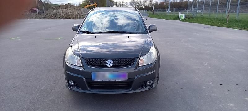 Gebraucht Suzuki SX4 107 PS (78 kW) 2010 Grau Limousine