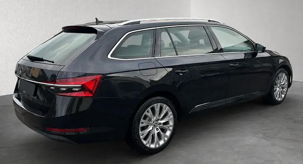 Gebraucht Skoda Superb Style 150 PS (110 kW) 2024 Schwarz Kombi