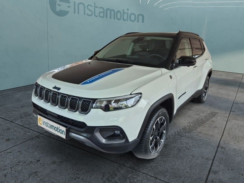 Gebraucht Jeep Compass Trailhawk 241 PS (177 kW) 2023 Weiß SUV