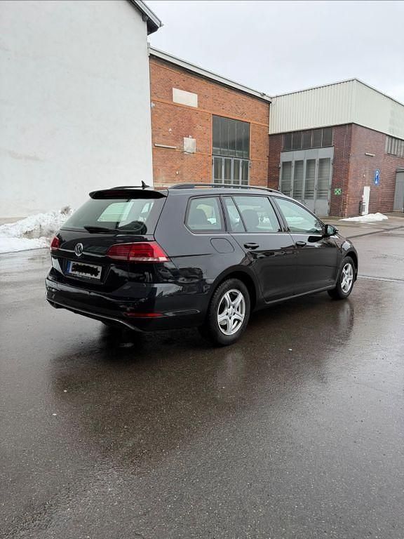 Gebraucht VW Golf VII 116 PS (85 kW) 2018 Schwarz Kombi