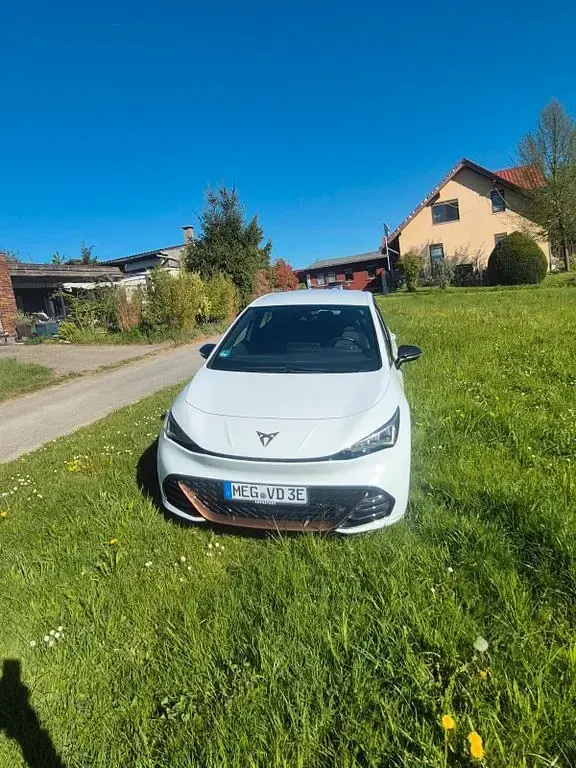 Second-hand Cupra Born 150 kW (204 CP) 2024 Alb Hatchback