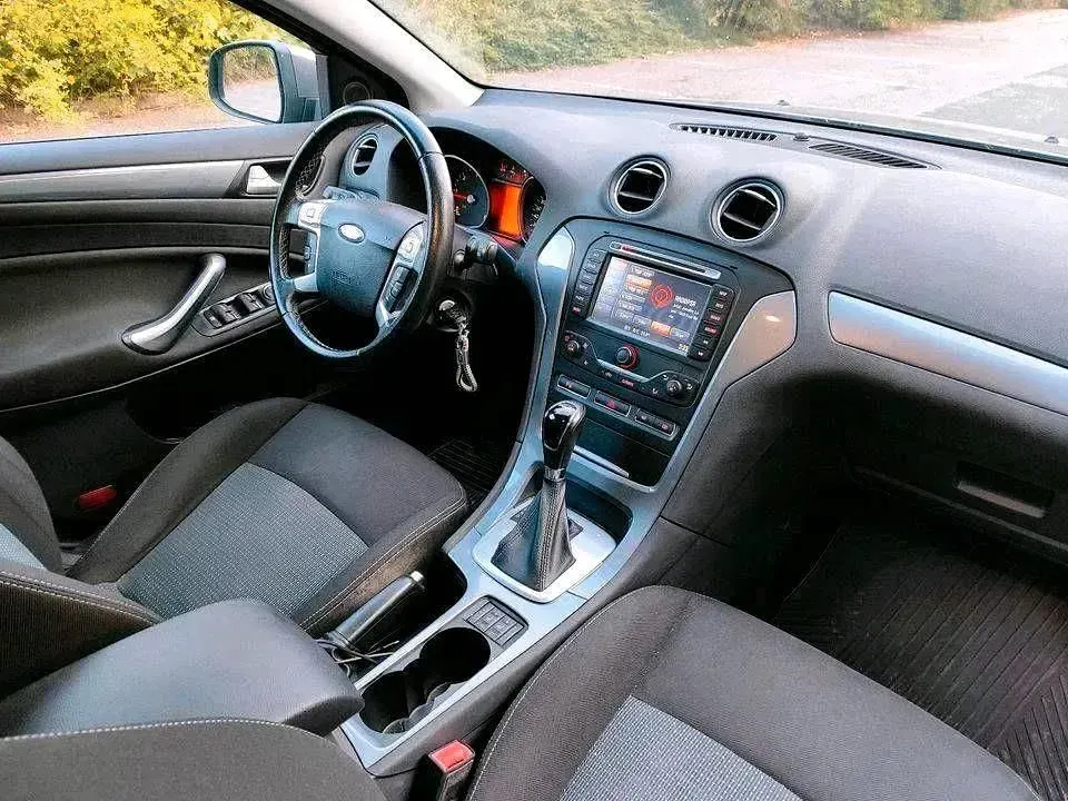 Gebraucht Ford Mondeo 140 PS (102 kW) 2012 Grau Kombi