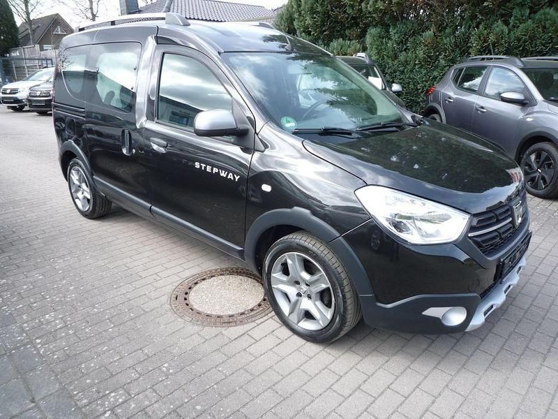 Gebraucht Dacia Dokker Stepway 131 PS (96 kW) 2020 Schwarz Van / Kleinbus