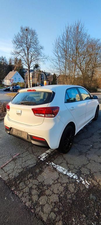 Gebraucht Kia Rio Vision 84 PS (61 kW) 2022 Weiß Limousine