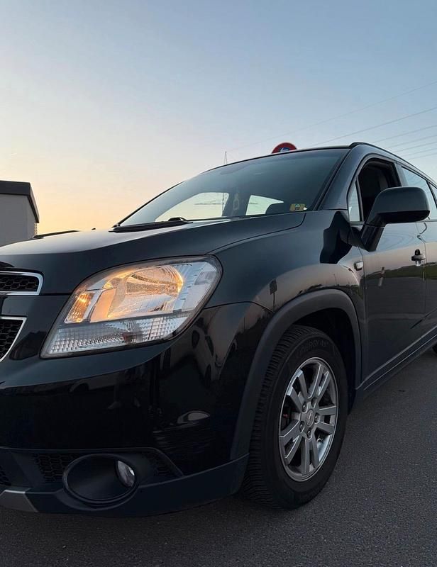 Gebraucht Chevrolet Orlando LT 140 PS (102 kW) 2012 Schwarz Van / Kleinbus