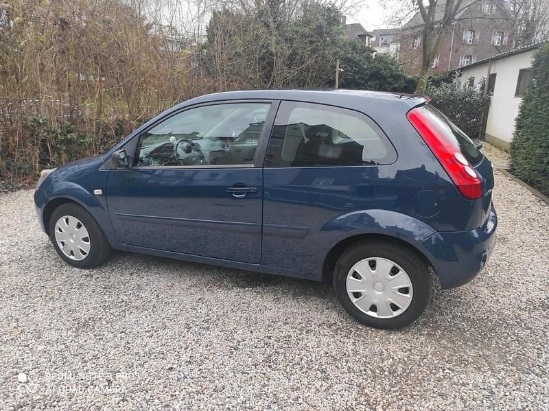 Gebraucht Ford Fiesta 60 PS (44 kW) 2009 Blau Kleinwagen