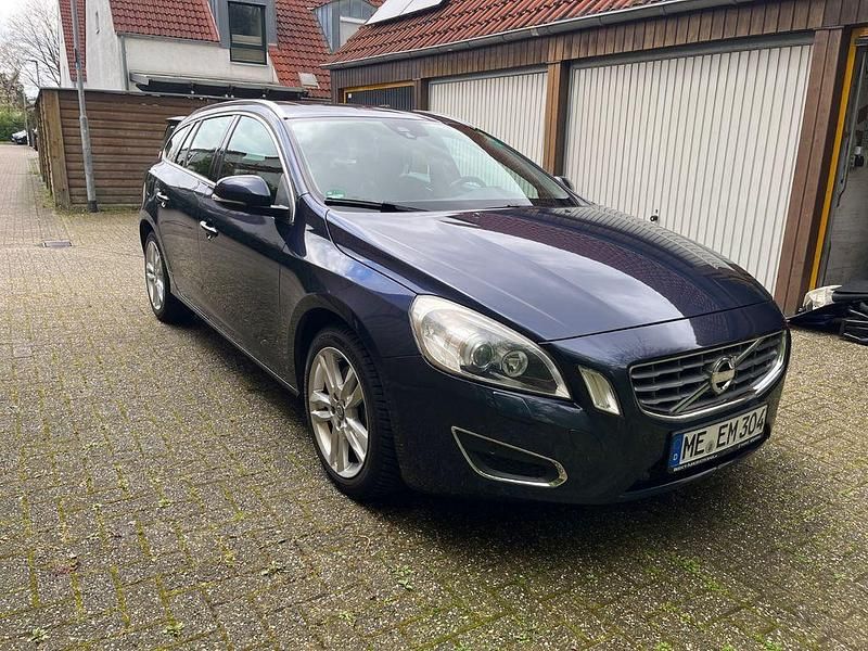 Gebraucht Volvo V60 Summum 215 PS (158 kW) 2012 Blau Kombi