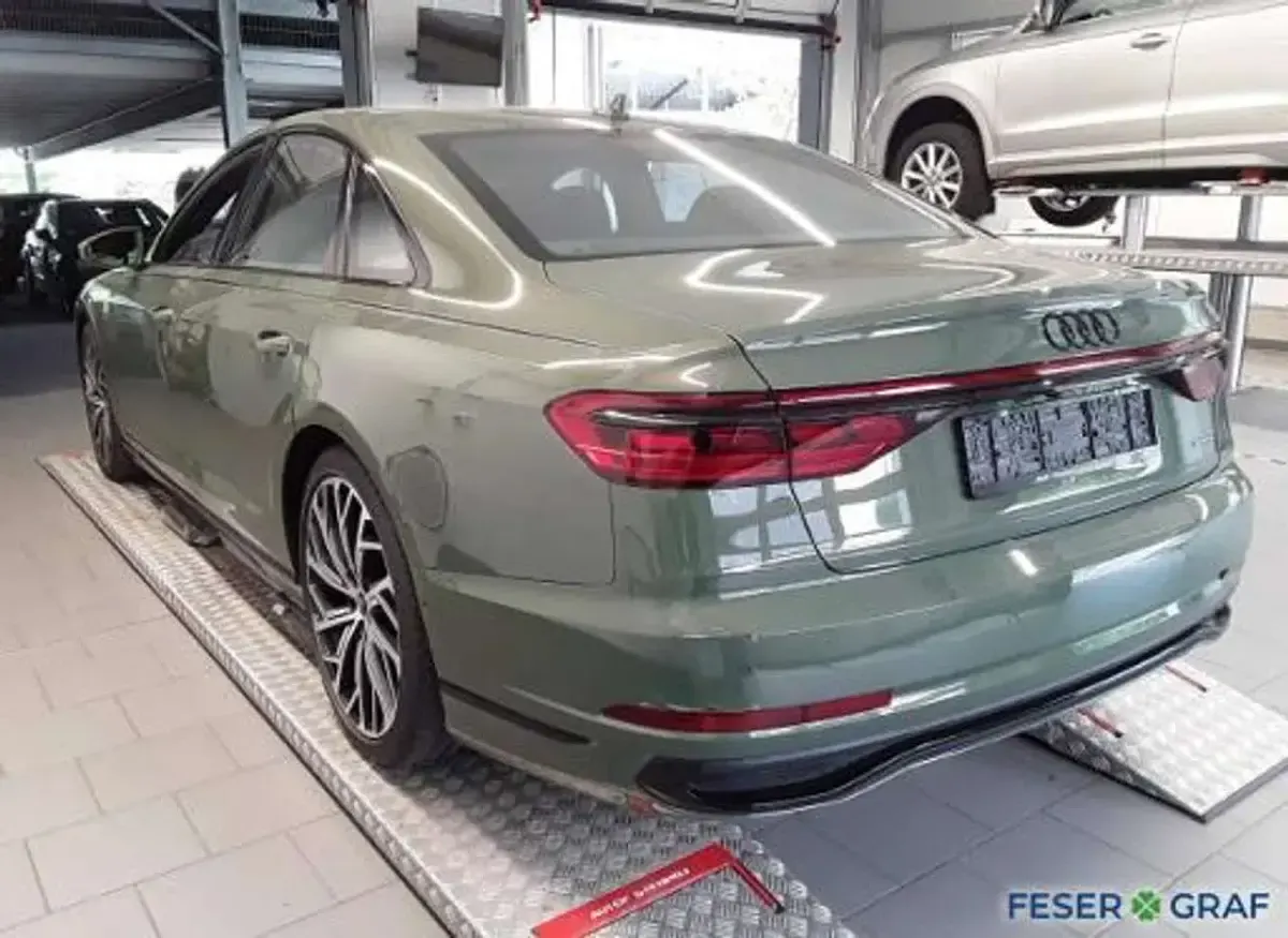 Gebraucht Audi A8 S-Line 286 PS (210 kW) 2023 Distriktgrün metallic Limousine