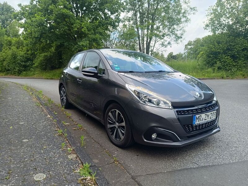 Grau Gebraucht 2017 Peugeot 208 Style Kleinwagen | 7.000 € (Guter Preis) - Bild 1/4