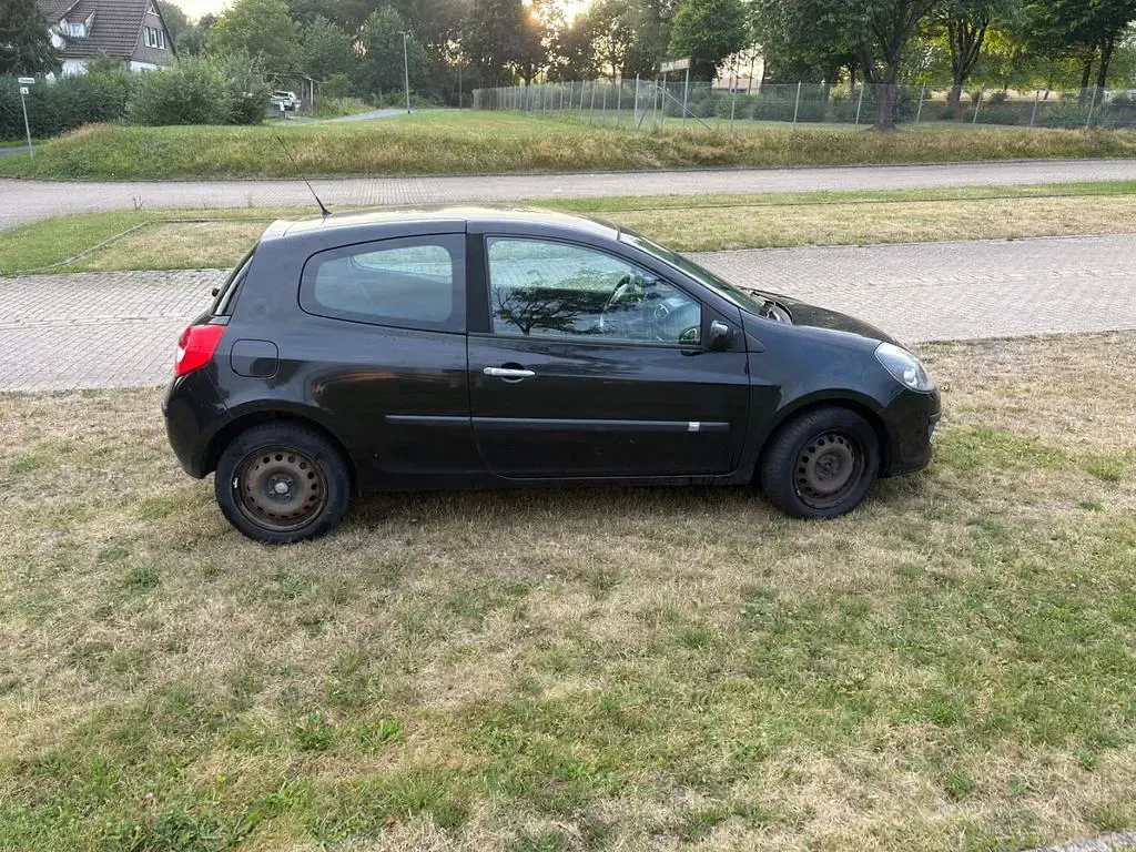 Gebraucht Renault Clio II Dynamique 88 PS (64 kW) 2006 Schwarz Limousine