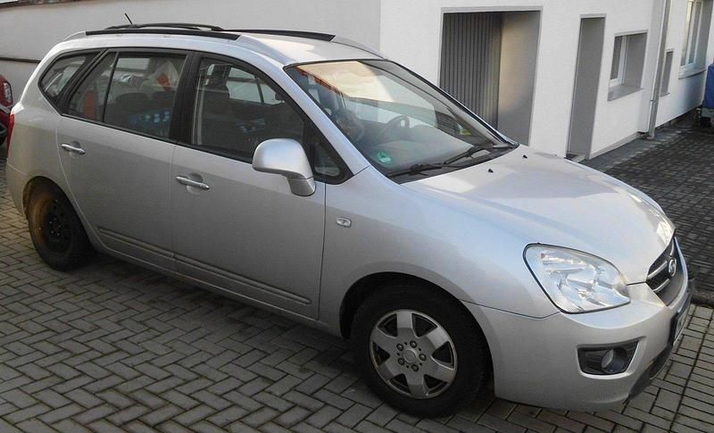 Grau Gebraucht 2008 Kia Carens Van / Kleinbus | 3.500 € (Guter Preis) - Bild 1/4
