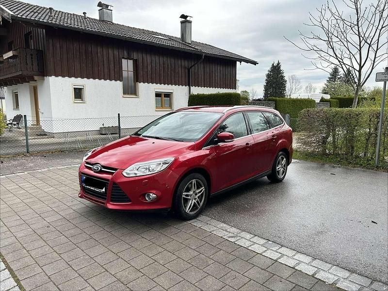 Używany Ford Focus Titanium 150 KM (110 kW) 2013 Czerwony Kombi