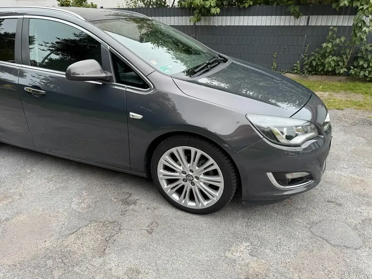 Gebraucht Opel Astra Innovation 179 PS (131 kW) 2013 Grau Kombi