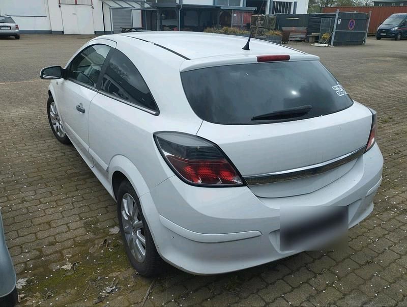 Gebraucht Opel Astra GTC 90 PS (66 kW) 2009 Weiß Limousine