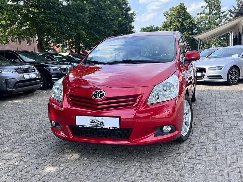 Rot Gebraucht 2012 Toyota Verso Travel Van / Kleinbus | 9.900 € (Fairer Preis) - Bild 1/4