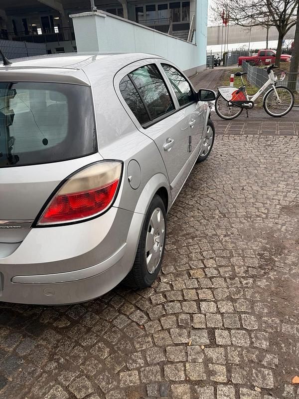 Gebraucht Opel Astra 105 PS (77 kW) 2005 Silber Limousine