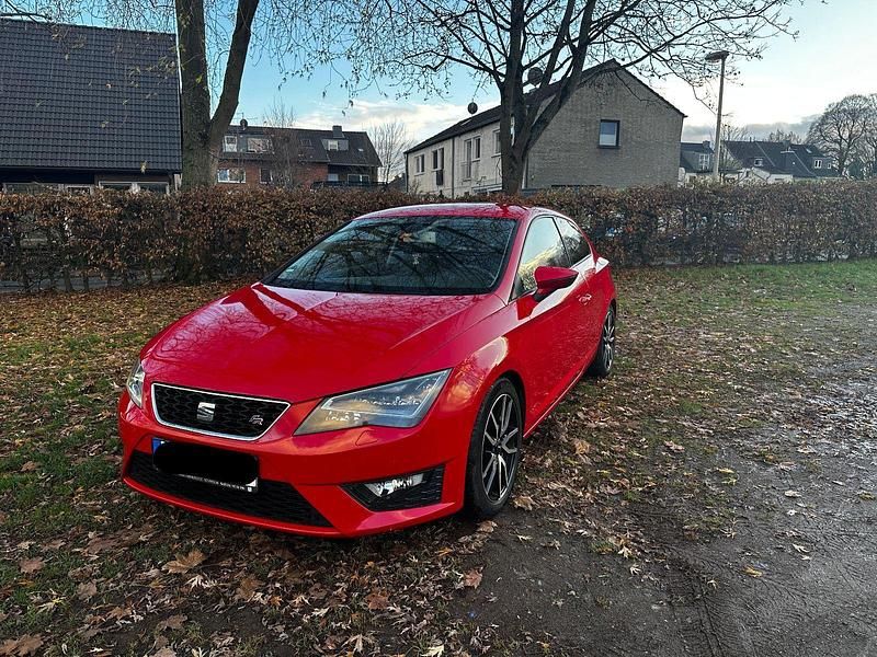 Rot Gebraucht 2014 Seat Leon FR Limousine | 9.900 € (Superpreis) - Bild 1/4