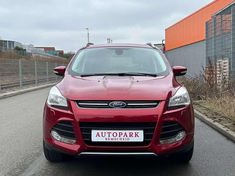 Gebraucht Ford Kuga Titanium 182 PS (133 kW) 2015 Rot SUV
