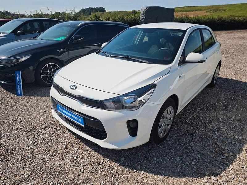 Weiß Gebraucht 2020 Kia Rio Edition 7 Limousine | 9.999 € (Guter Preis) - Bild 1/4