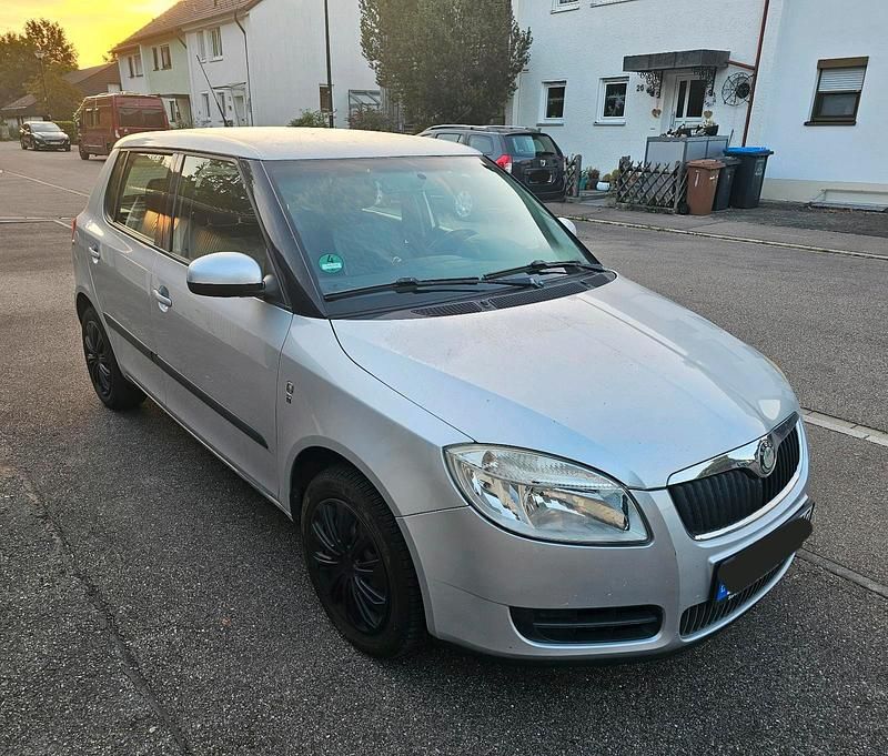 Silber Gebraucht 2009 Skoda Fabia Ambiente Kleinwagen | 1.800 € (Fairer Preis) - Bild 1/4