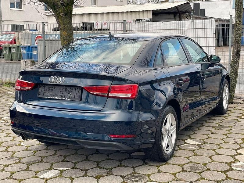Gebraucht Audi A3 Comfort 116 PS (85 kW) 2018 Blau Limousine