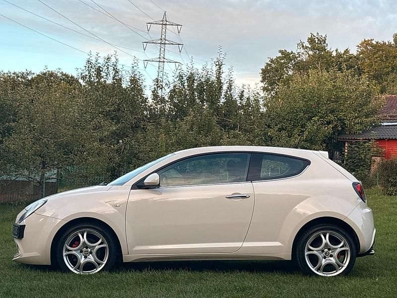 Weiss metallic Gebraucht 2009 Alfa Romeo MiTo Kleinwagen | 4.300 € (Teuer) - Bild 1/4