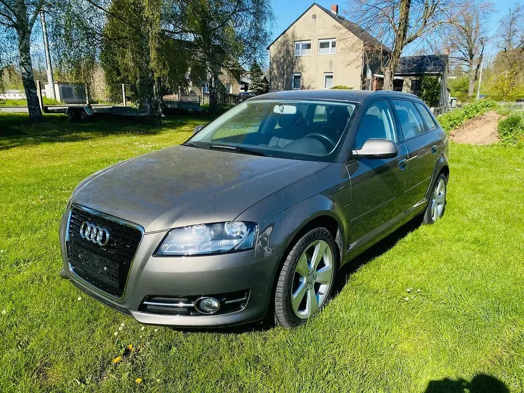 Używany Audi A3 105 KM (77 kW) 2011 Beżowy Hatchback