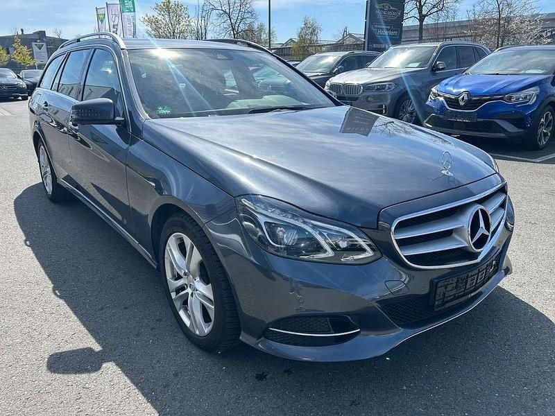 Gebraucht Mercedes E250 204 PS (150 kW) 2014 Tenoritgrau Kombi