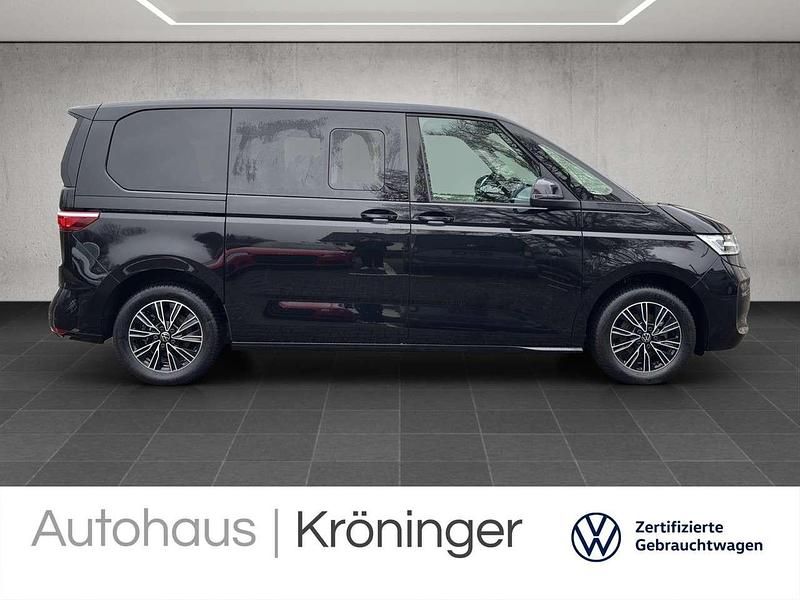 Gebraucht VW Multivan Basis 150 PS (110 kW) 2024 Deep black perleffekt Van