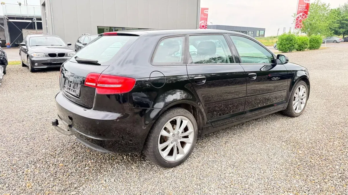 Gebraucht Audi A3 Ambiente 105 PS (77 kW) 2011 Schwarz Kleinwagen