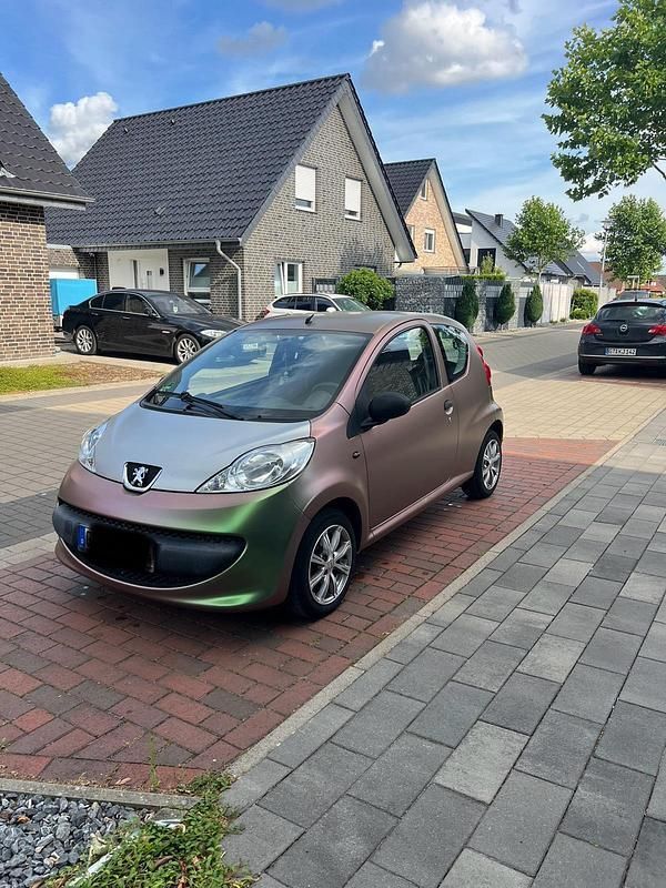 Andere außenfarben Gebraucht 2006 Peugeot 107 Kleinwagen | 849 € (Fairer Preis) - Bild 1/4
