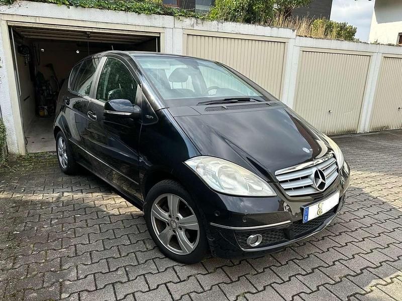 Schwarz Gebraucht 2009 Mercedes A180 Avantgarde Limousine | 2.900 € (Superpreis) - Bild 1/3