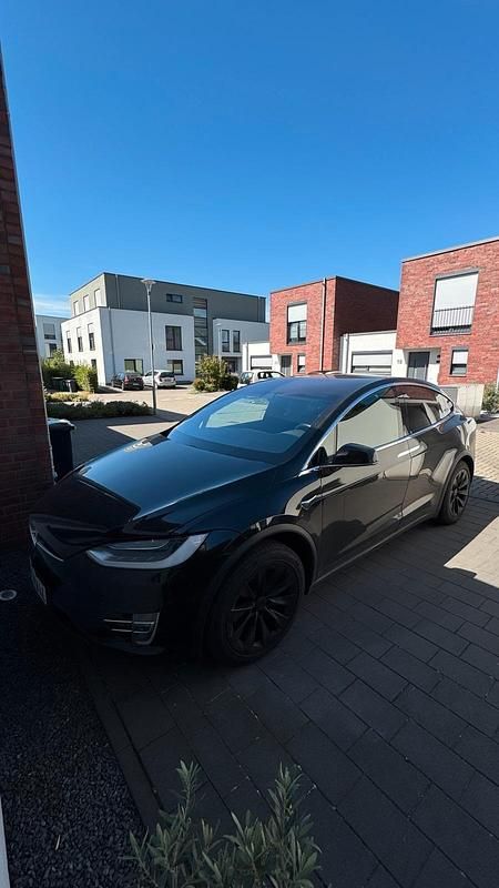 Schwarz Gebraucht 2018 Tesla Model X SUV | 27.000 € (Fairer Preis) - Bild 1/4