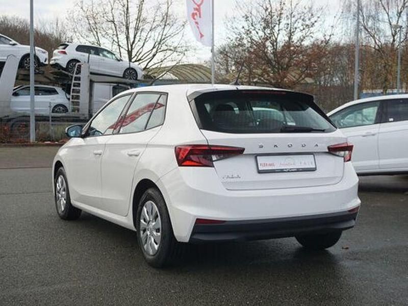 Gebraucht Skoda Fabia Active 65 PS (47 kW) 2022 Weiß Limousine