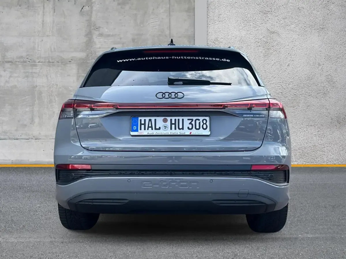 Neu Audi Q4 e-tron Sport 150 kW (204 PS) 2025 Außenfarbe: SUV