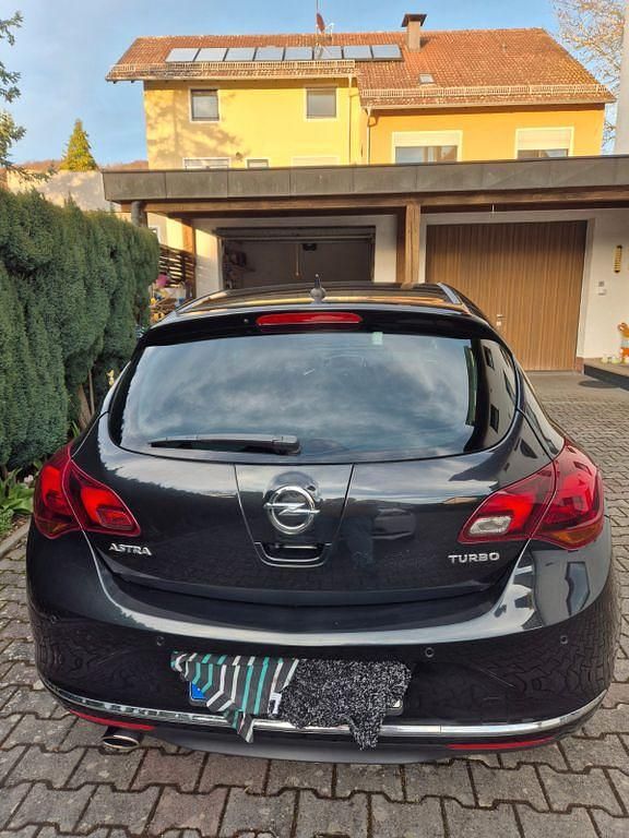 Gebraucht Opel Astra Style 140 PS (102 kW) 2015 Schwarz Limousine