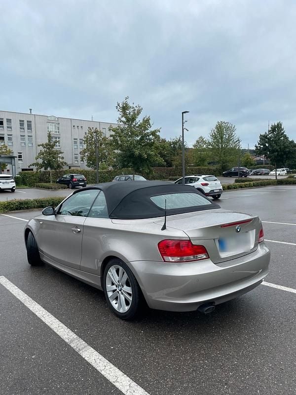 Gebraucht BMW 123 Cabriolet 204 PS (150 kW) 2009 Silber Cabrio