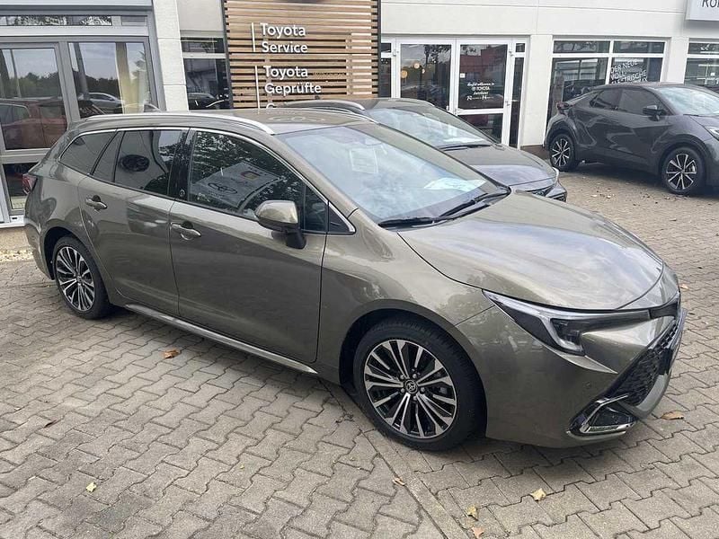 Gebraucht Toyota Corolla Team 121 PS (88 kW) 2024 Manganbronze met. Kombi