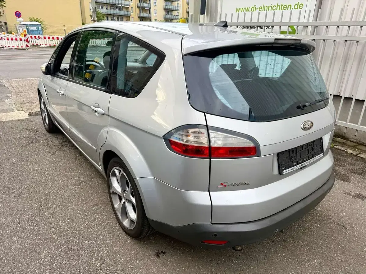 Gebraucht Ford S-MAX Titanium 140 PS (102 kW) 2008 Kristallsilber metallic Van / Kleinbus