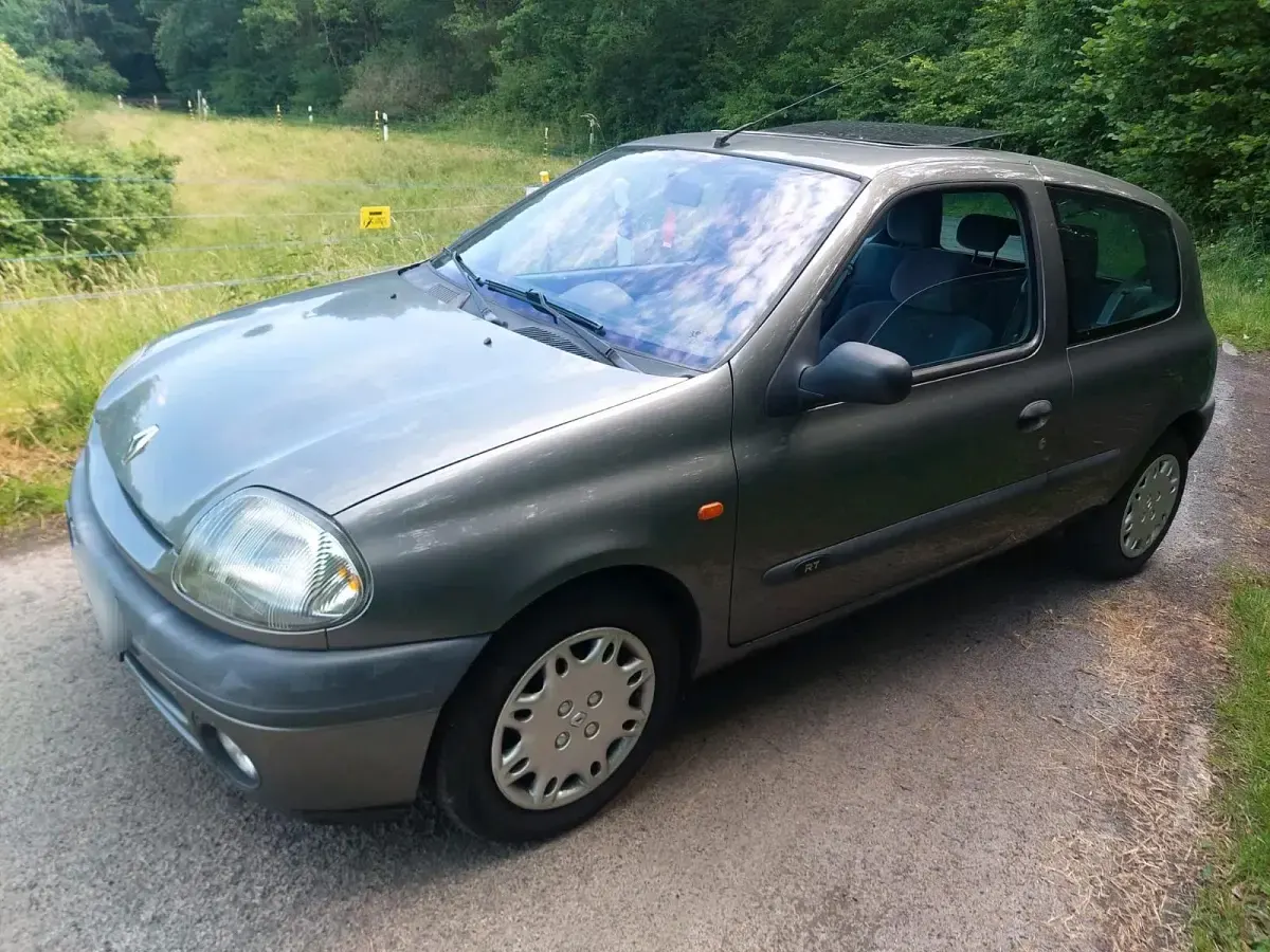Gebraucht Renault Clio 58 PS (42 kW) 1999 Grau Kleinwagen