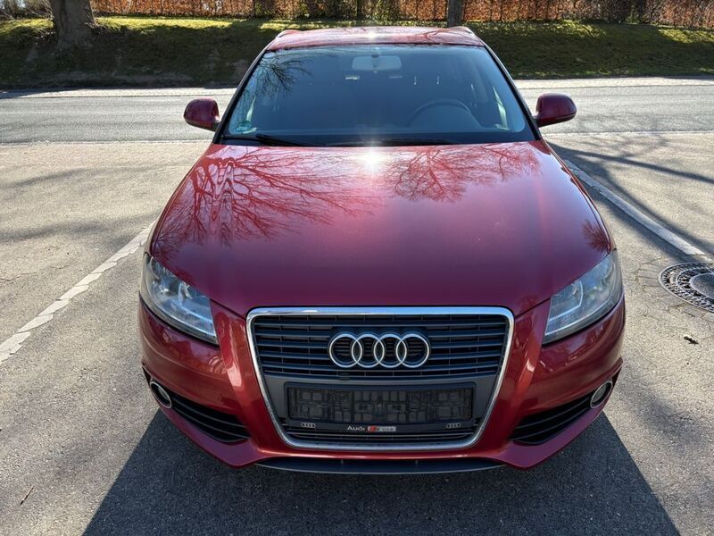 Rot Gebraucht 2009 Audi A3 Sportback Ambition Limousine | 4.700 € (Fairer Preis) - Bild 1/4