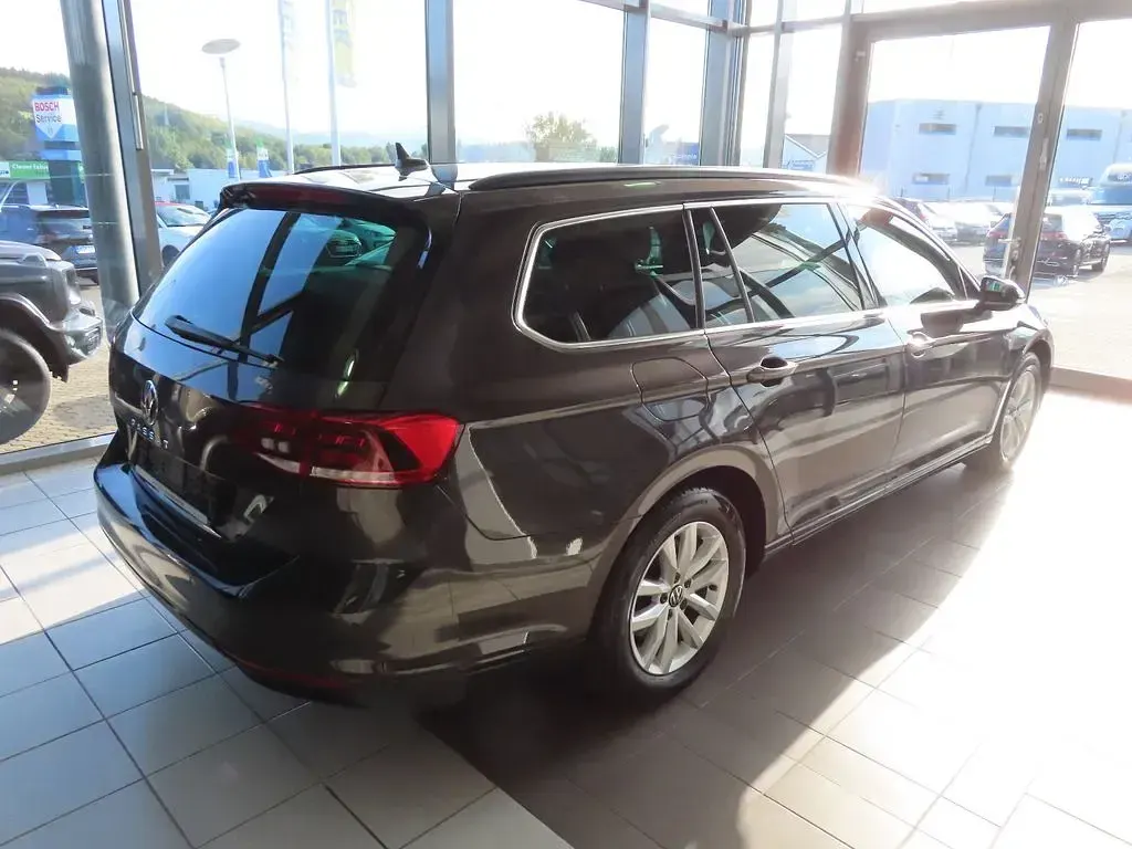 Gebraucht VW Passat Business 150 PS (110 kW) 2023 Grau Kombi