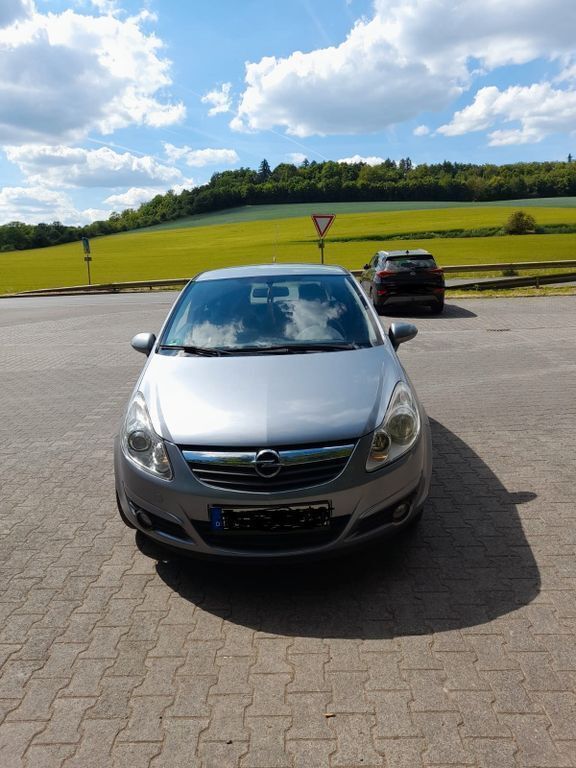 Grau Gebraucht 2009 Opel Corsa Edition Limousine | 1.200 € (Superpreis) - Bild 1/4