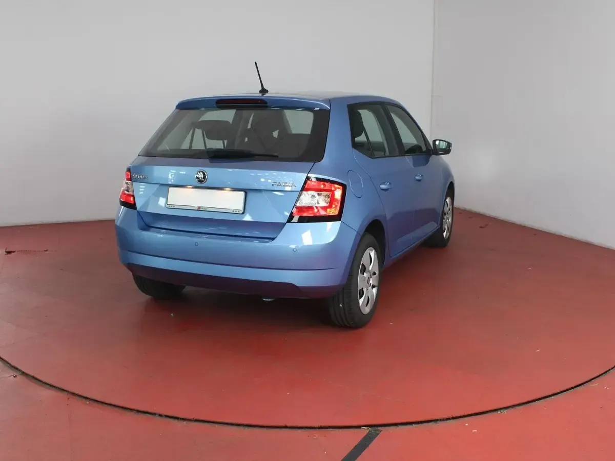 Gebraucht Skoda Fabia Ambition 90 PS (66 kW) 2015 Blau Kleinwagen