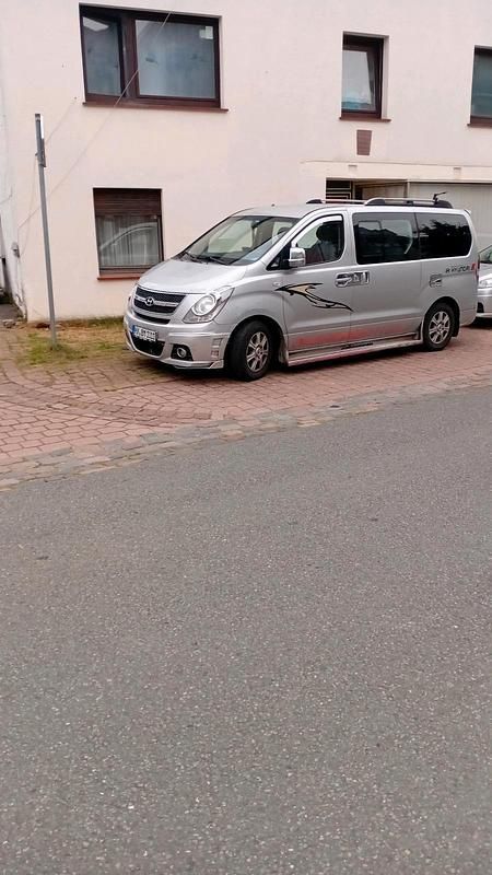 Grau Gebraucht 2009 Hyundai H-1 Van | 4.400 € (Fairer Preis) - Bild 1/4