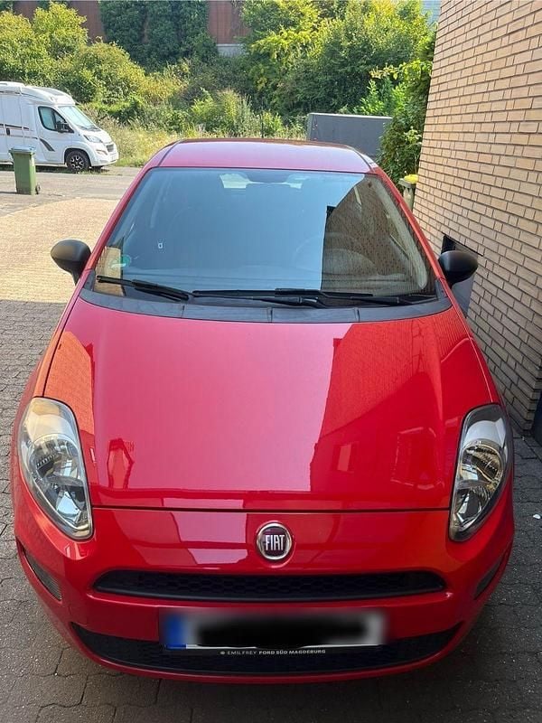 Rot Gebraucht 2017 Fiat Punto Kleinwagen | 6.750 € (Fairer Preis) - Bild 1/4