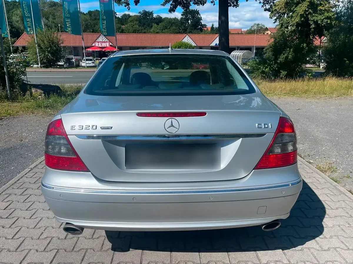 Gebraucht Mercedes E320 224 PS (164 kW) 2009 Silber Limousine